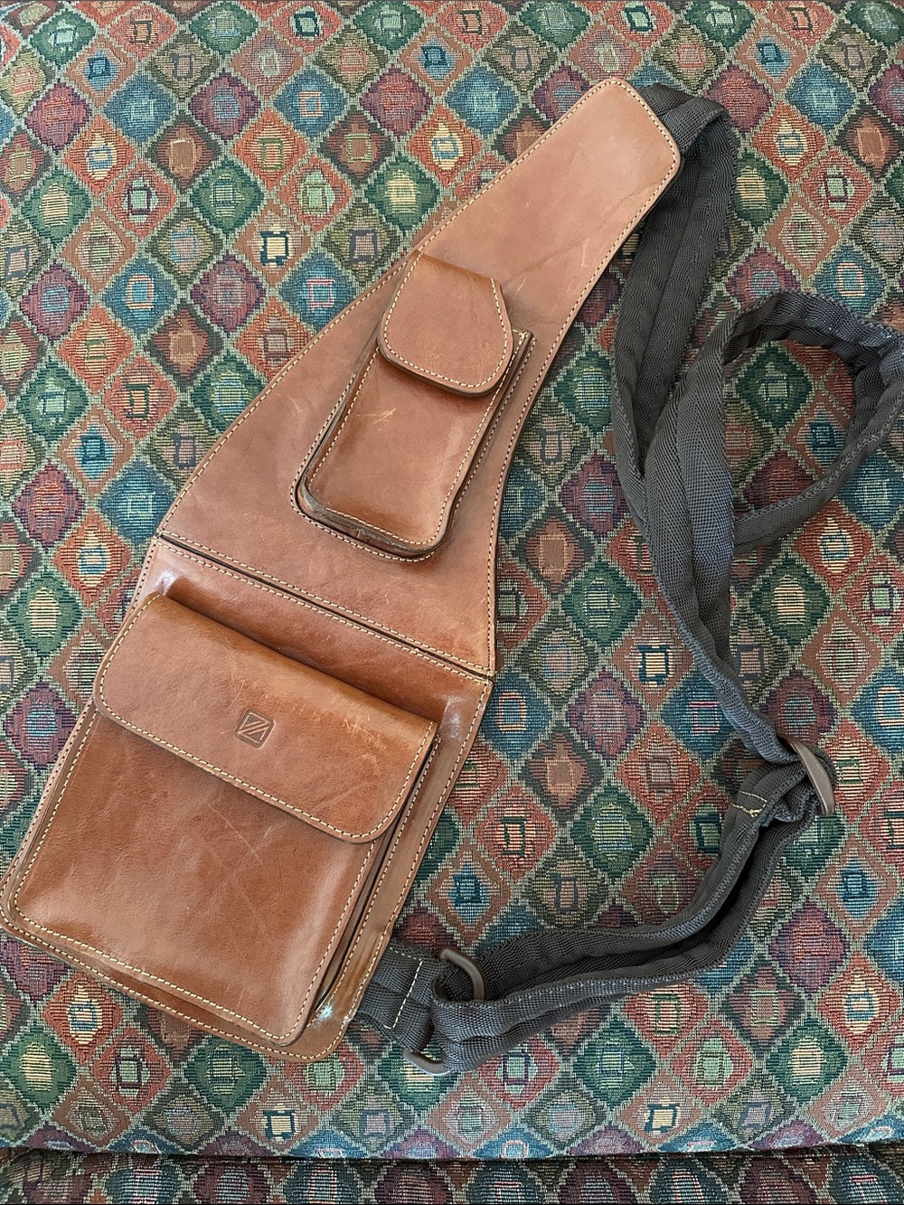 Vintage Leather Sling Crossbody Bag in Brown - UZA brand